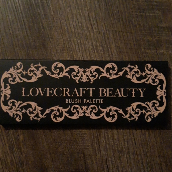 Makeup - Picture 1 of 3